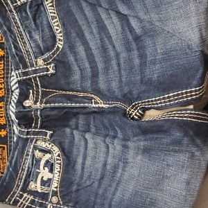 bought by mistake I don't like the design.